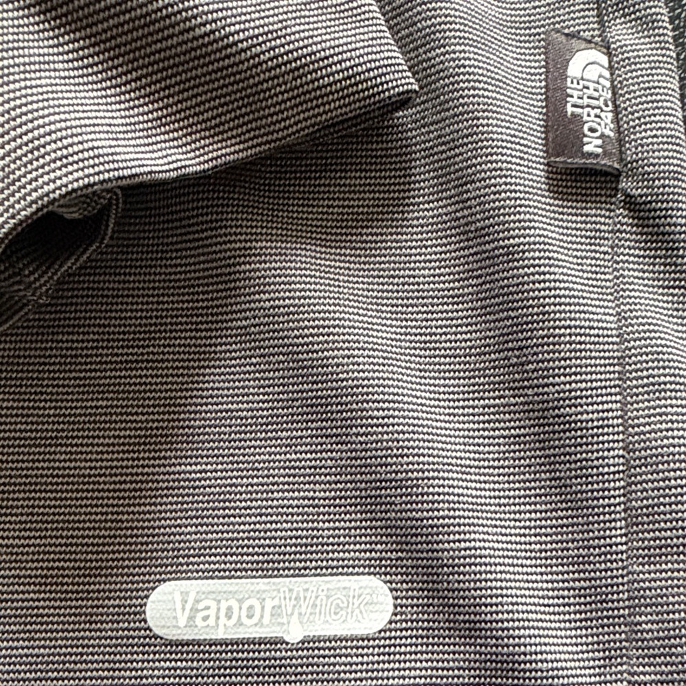 The North Face Men's Long Sleeve Crew in Gray with Red Logo - Picture 2 of 7
